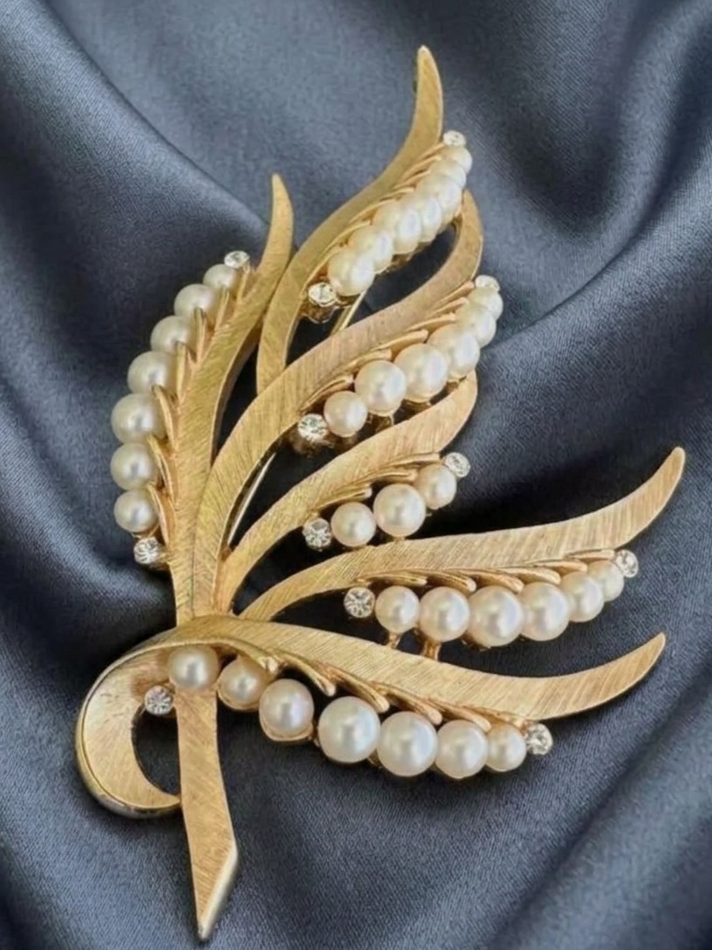 VTG Crown Trifari Pearl & Rhinestone Leaf Spray Brooch Pin c. 1950s 1960s READ